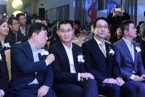 馬化騰入選“40年40人”華強北走出的互聯(lián)網(wǎng)科技巨頭(圖2)